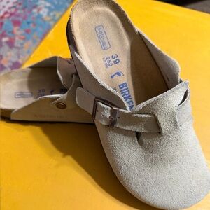 Birkenstock Boston clogs in taupe
